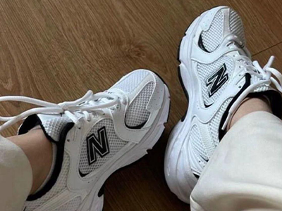 New Balance 530 sneakers white with black accents